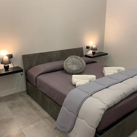 Miris Apartment Fast Comfortable Naples Airport Capodichino 25 Minutes Walk Self Check-In エクステリア 写真