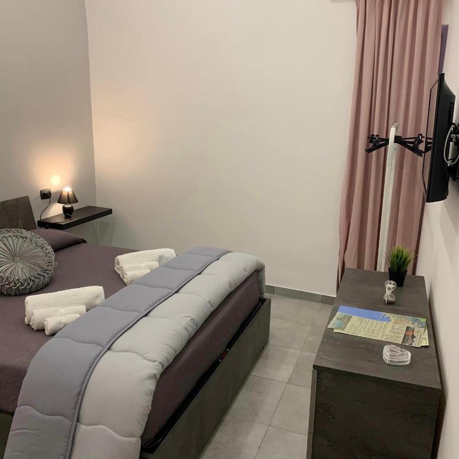 Miris Apartment Fast Comfortable Naples Airport Capodichino 25 Minutes Walk Self Check-In エクステリア 写真