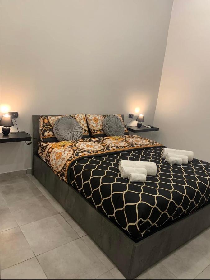Miris Apartment Fast Comfortable Naples Airport Capodichino 25 Minutes Walk Self Check-In エクステリア 写真